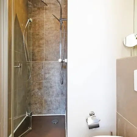 Palais Area 4 Beds - 4 Baths *
