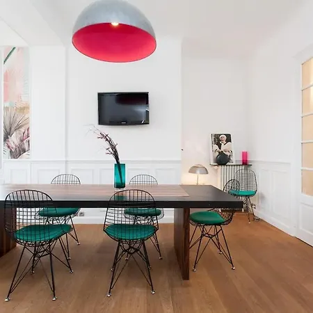 Palais Area 4 Beds - 4 Baths *